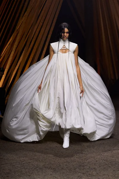 Look 50